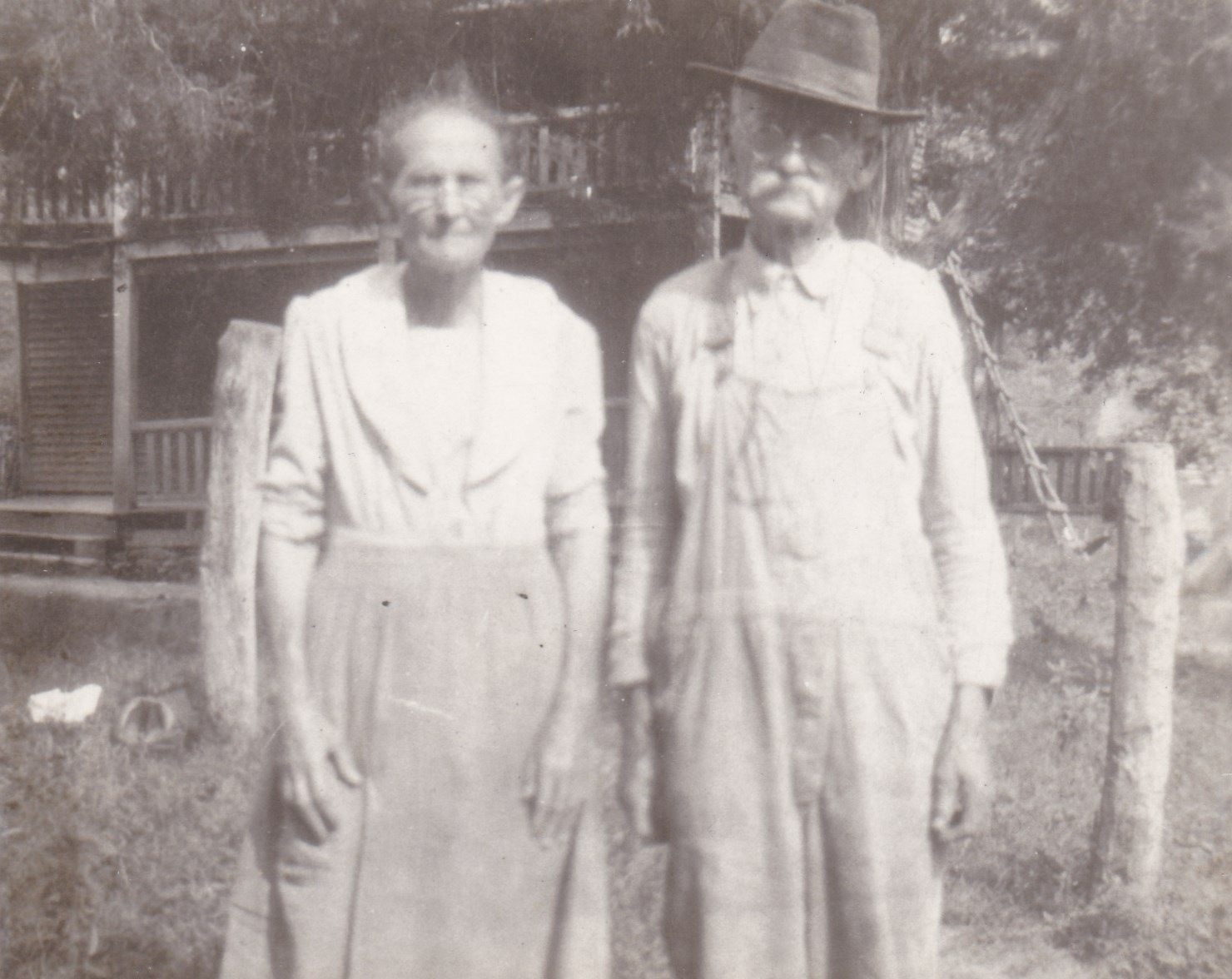 Zachary Taylor Scott and his wife Mary "Polly" in front of their home at Huffman